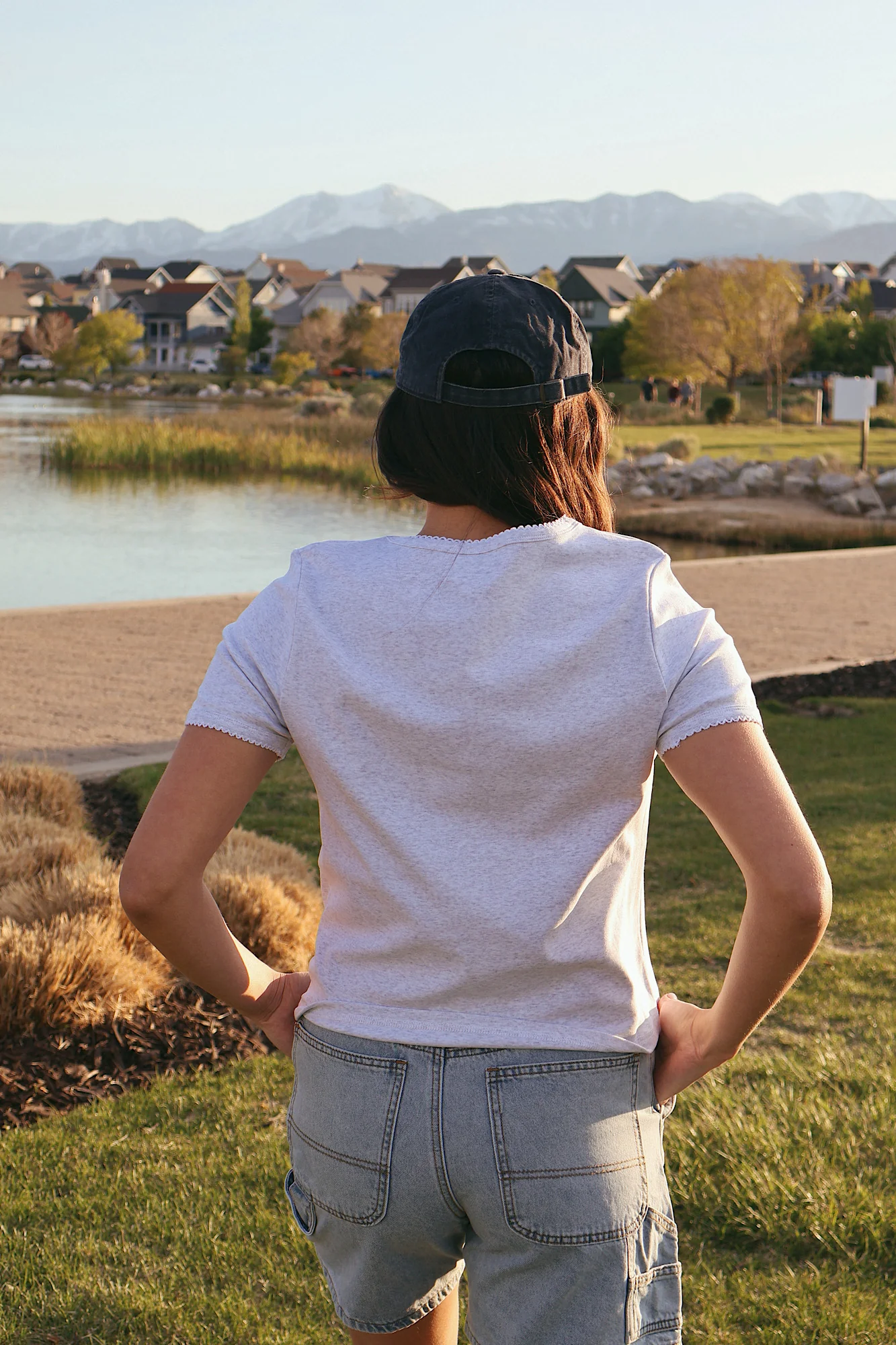 Scallop Edge Basic Tee in Grey - Image 3